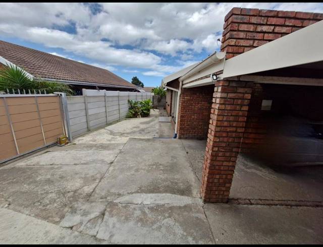 3 BEDROOM HOUSE FOR SALE IN GEORGE SOUTH